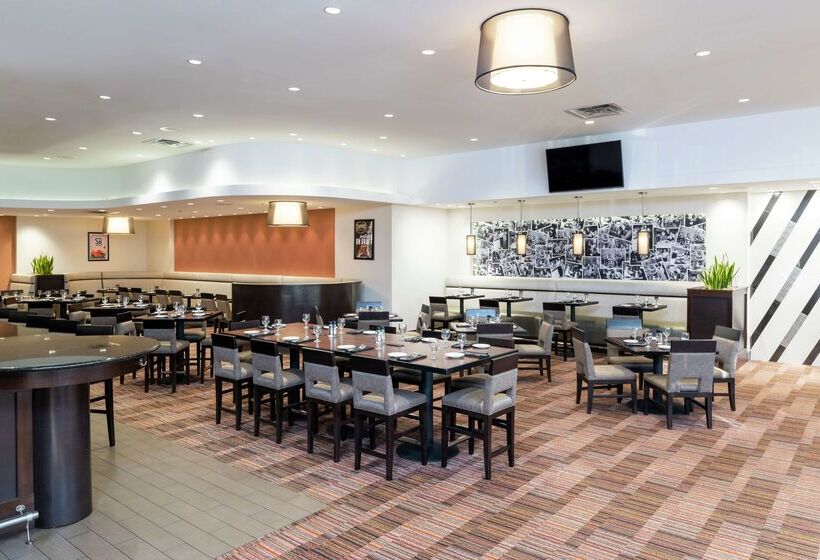 Doubletree By Hilton Hotel Grand Rapids Airport