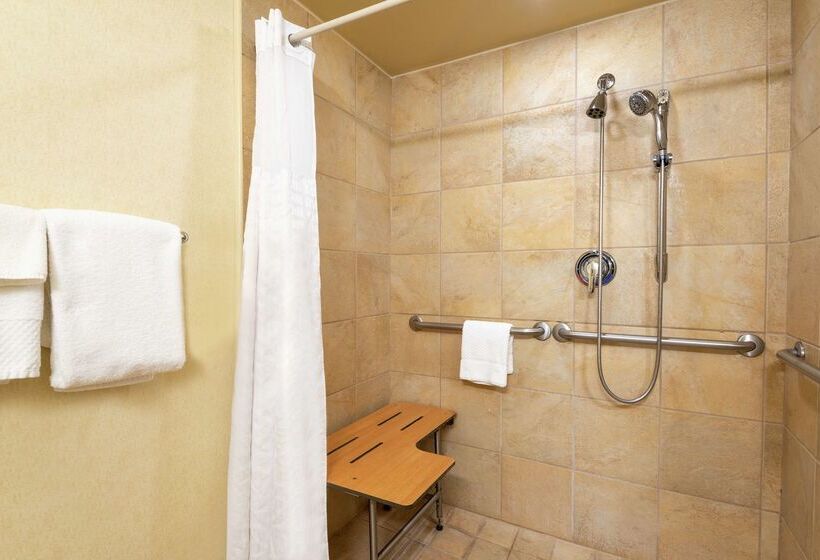 Doubletree By Hilton Hotel Grand Rapids Airport