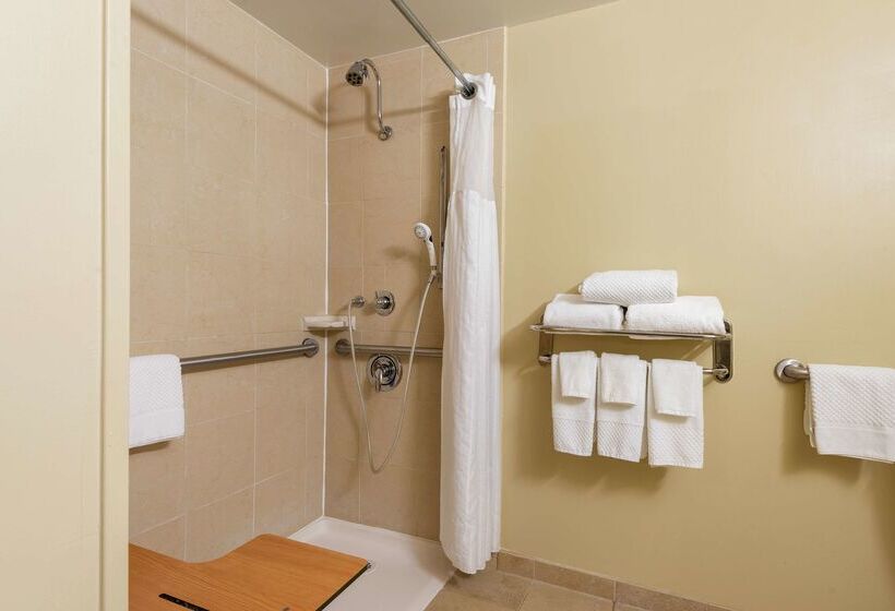 Doubletree By Hilton Hotel Grand Rapids Airport