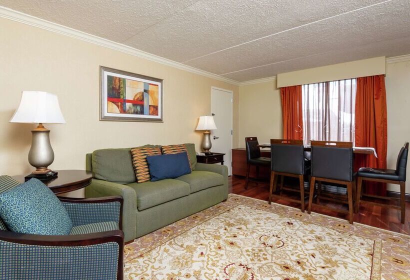 Doubletree By Hilton Hotel Grand Rapids Airport