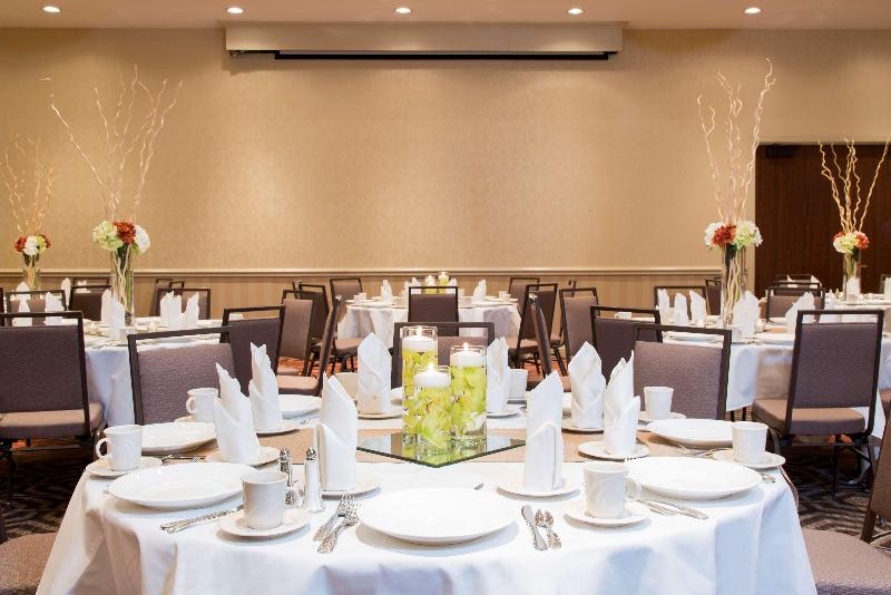 Doubletree By Hilton Hotel Grand Rapids Airport