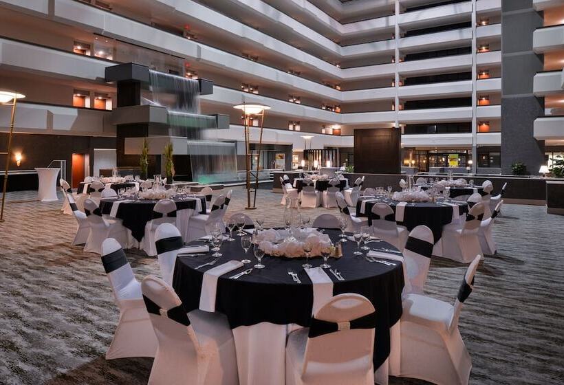 Holiday Inn Hotel And Suites Beaumont Plaza I 10 & Walden, An Ihg