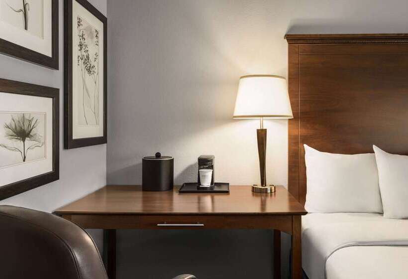 ホテル Americinn By Wyndham Madison West