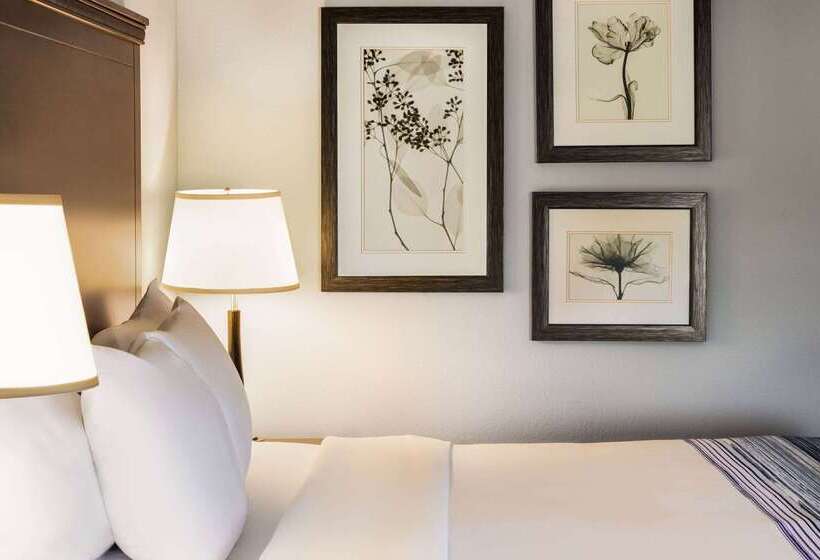 ホテル Americinn By Wyndham Madison West