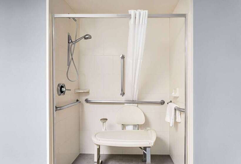 ホテル Americinn By Wyndham Madison West