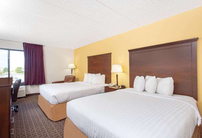 ホテル Americinn By Wyndham Madison West