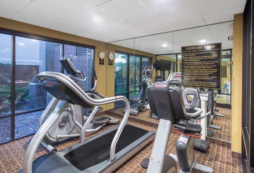 ホテル Americinn By Wyndham Madison West