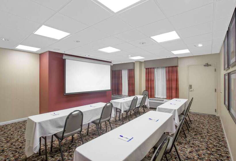 فندق Baymont By Wyndham Camp Lejeune