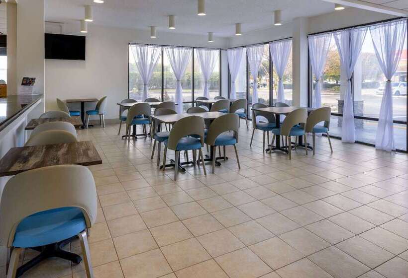 فندق Baymont By Wyndham Camp Lejeune