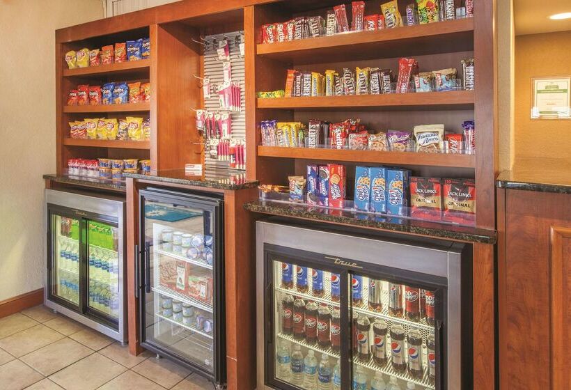 בית מלון כפרי Majestica Inn And Suites