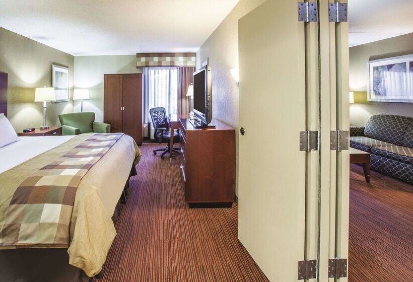هتل Majestica Inn And Suites
