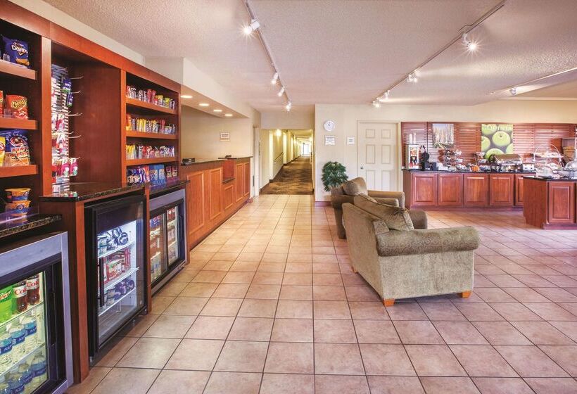 בית מלון כפרי Majestica Inn And Suites