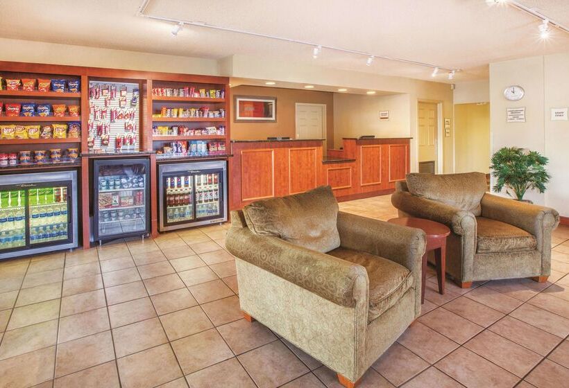 בית מלון כפרי Majestica Inn And Suites