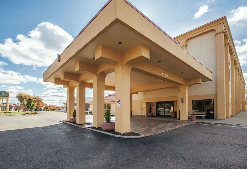 هتل Majestica Inn And Suites