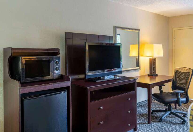 בית מלון כפרי Baymont By Wyndham Columbus Ga