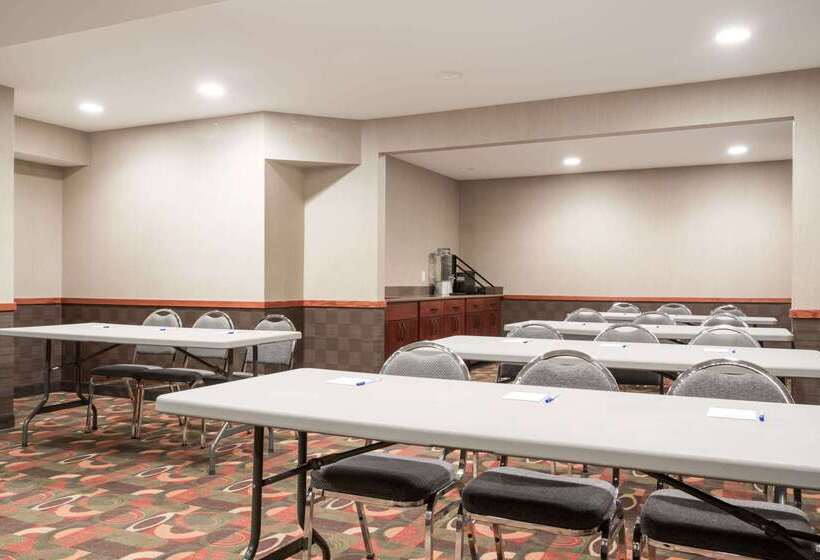 فندق Baymont By Wyndham Eau Claire Wi