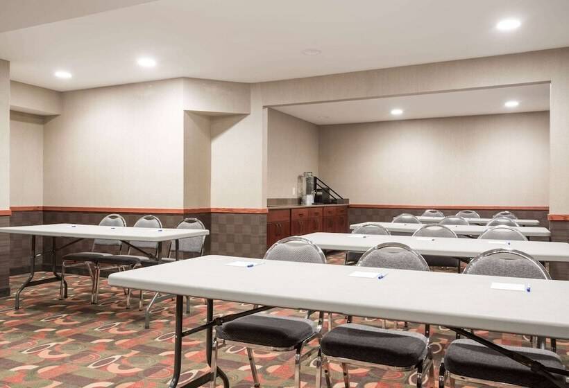 فندق Baymont By Wyndham Eau Claire Wi