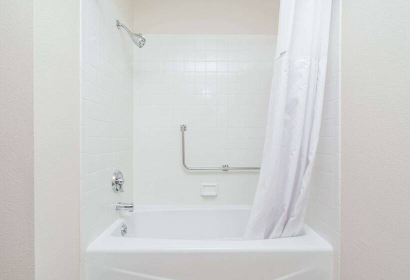 فندق Baymont By Wyndham Eau Claire Wi