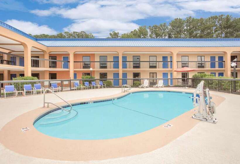فندق Baymont By Wyndham Greenville