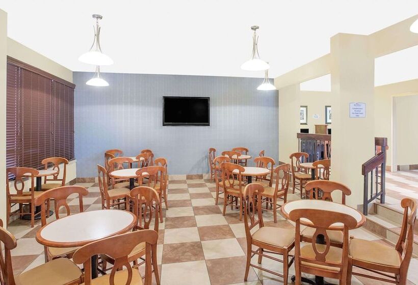 فندق Baymont By Wyndham Greenville