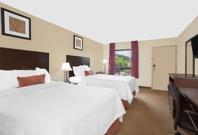 فندق Baymont By Wyndham Greenville