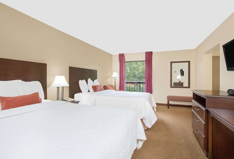 فندق Baymont By Wyndham Greenville