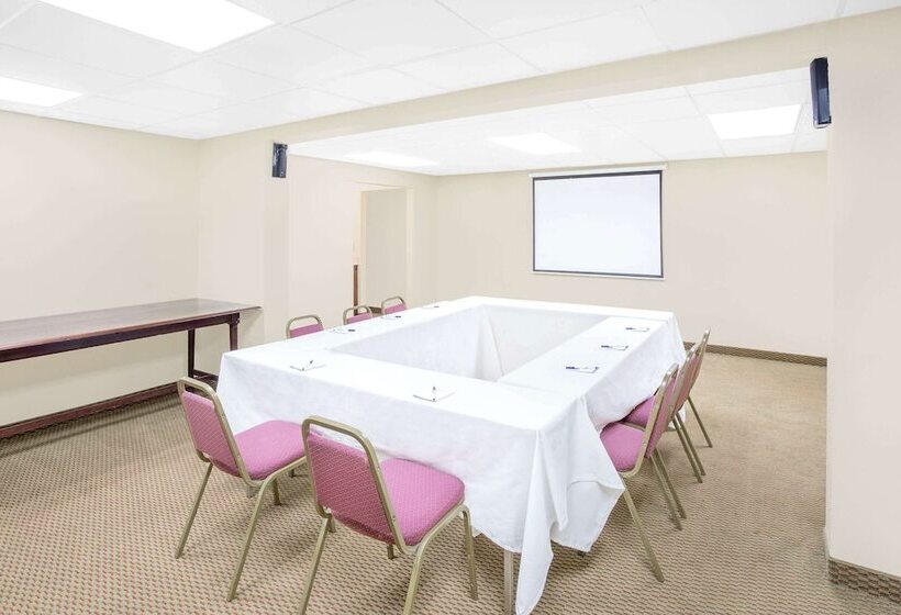 فندق Baymont By Wyndham Greenville