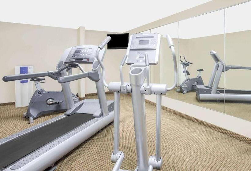 فندق Baymont By Wyndham Greenville