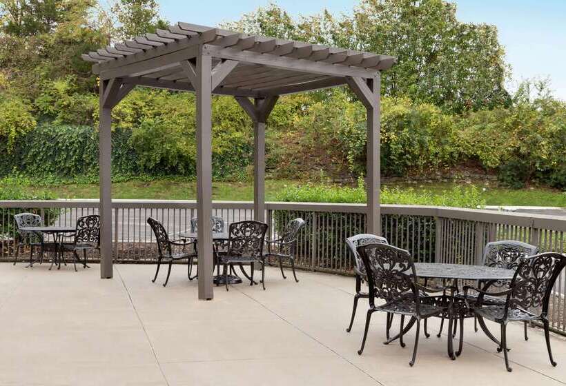 هتل Baymont By Wyndham Nashville Airport