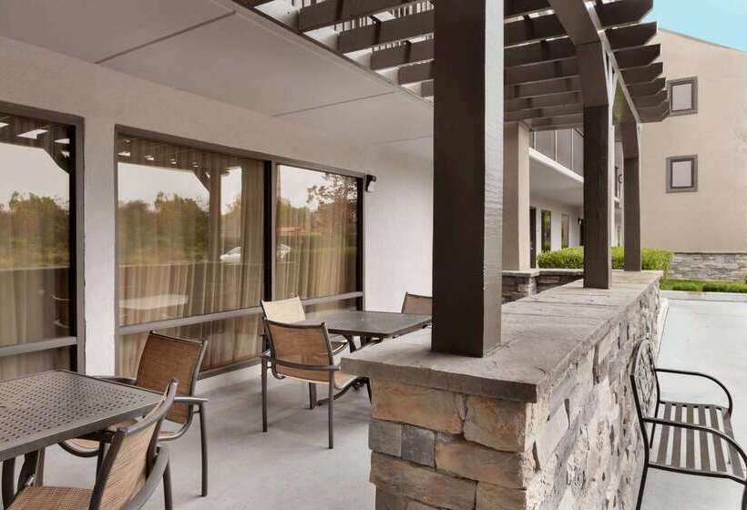 هتل Baymont By Wyndham Nashville Airport