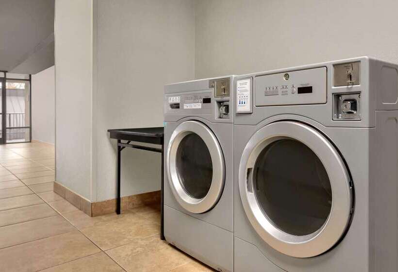 هتل Baymont By Wyndham Nashville Airport