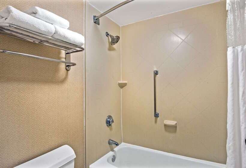 هتل Baymont By Wyndham Nashville Airport