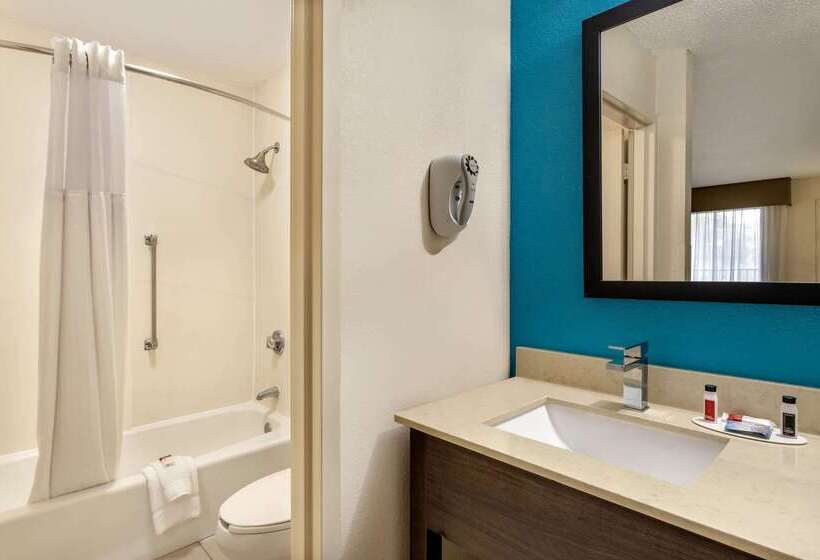 هتل Baymont By Wyndham Nashville Airport