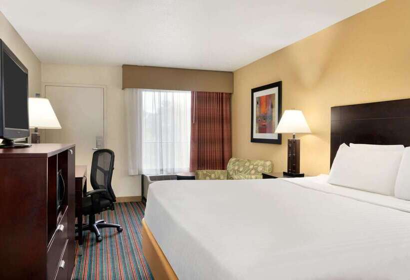 هتل Baymont By Wyndham Nashville Airport