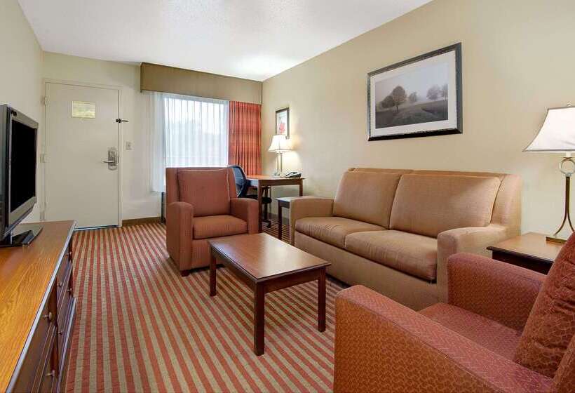 هتل Baymont By Wyndham Nashville Airport