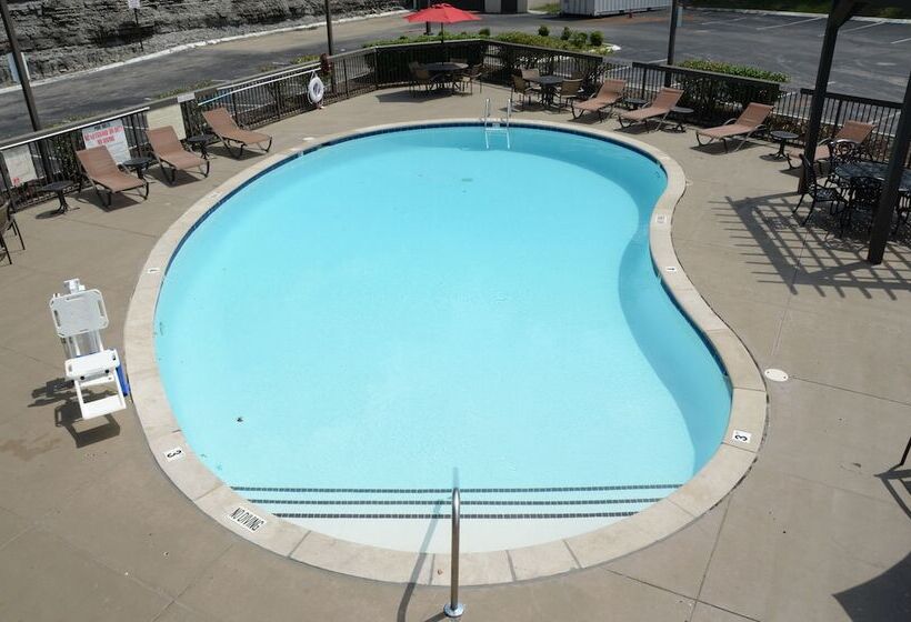 هتل Baymont By Wyndham Nashville Airport