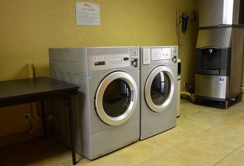 هتل Baymont By Wyndham Nashville Airport