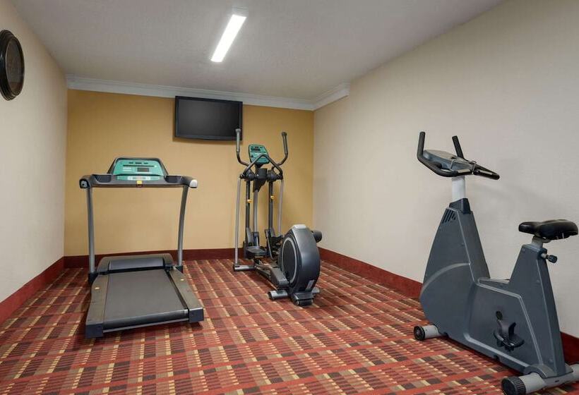 هتل Baymont By Wyndham Nashville Airport