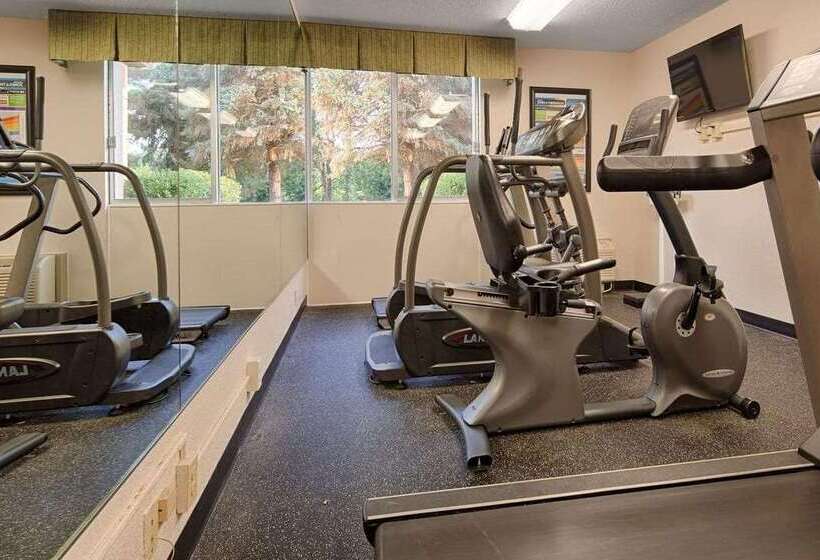 فندق Baymont Inn & Suites