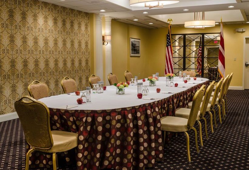 Beacon Hotel & Corporate Quarters