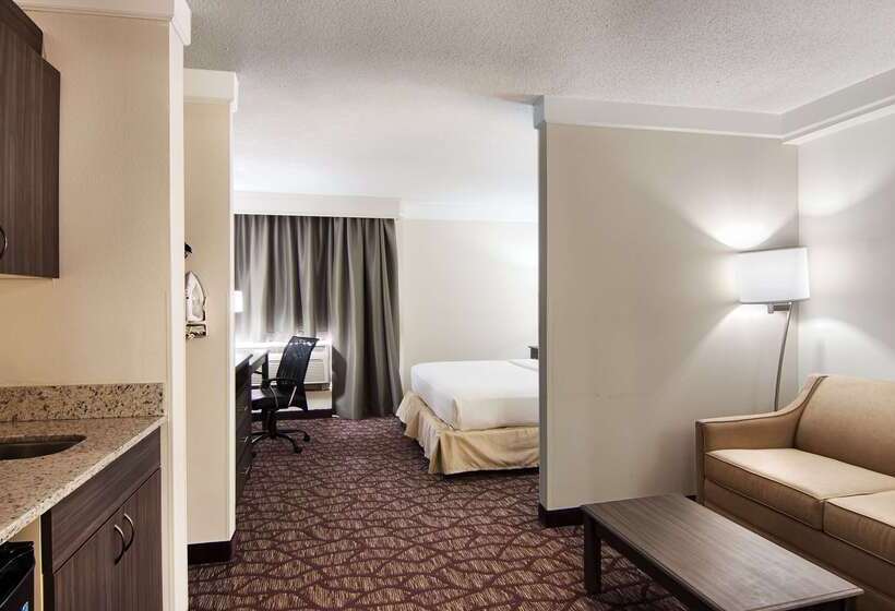 فندق Red Roof Plus Fort Myers