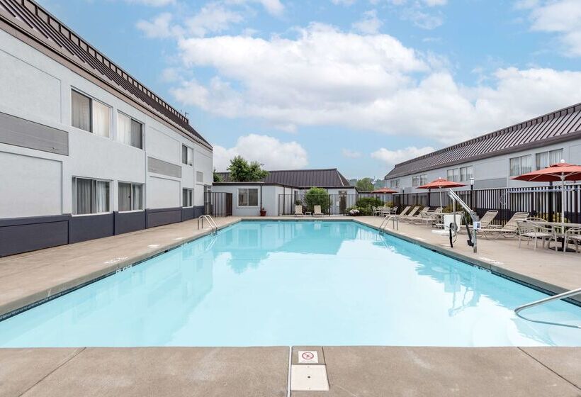 호텔 Best Western Plus Bridgeport Inn