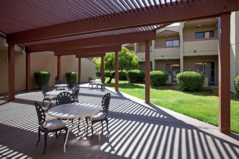 فندق Best Western Plus Wine Country Inn & Suites