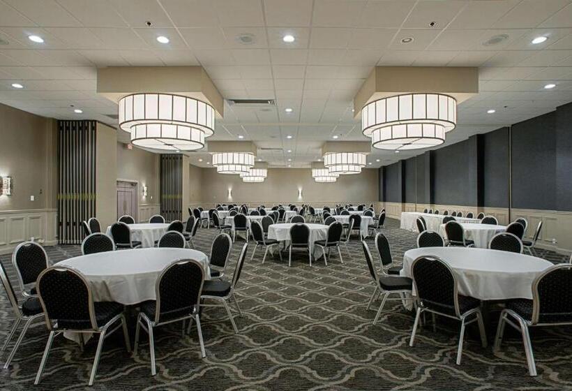 The Great Rivers, Ascend Hotel Collection