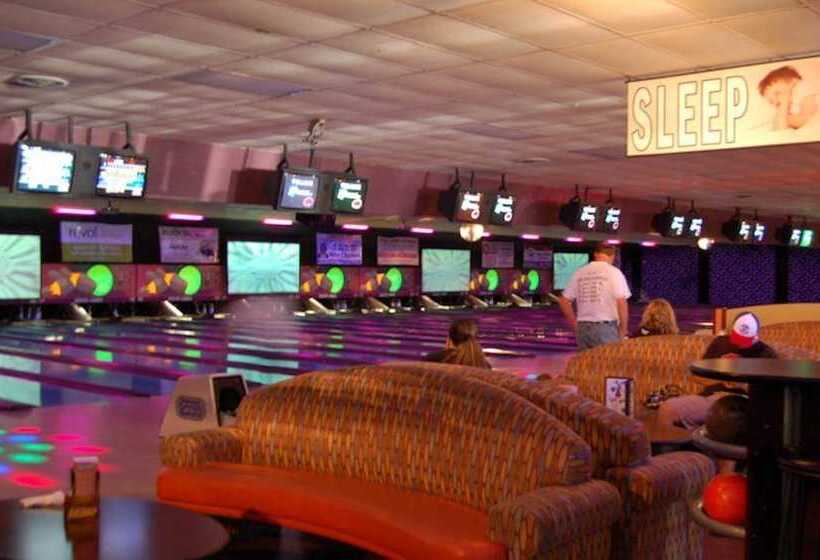 فندق Cedar Stables Inn & Suites