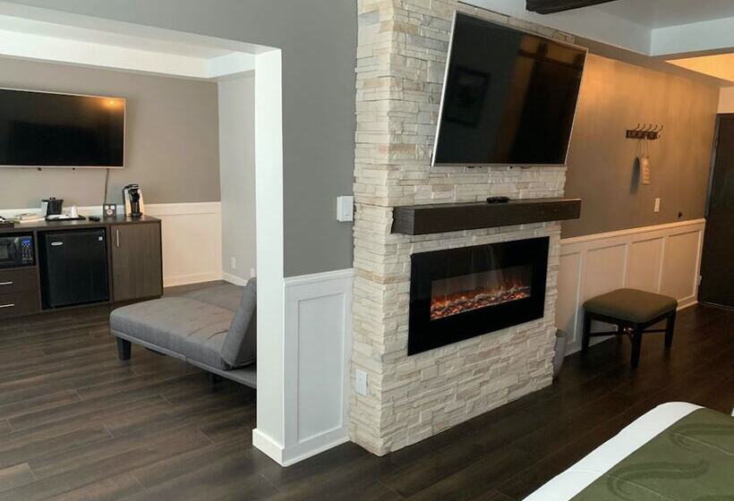 فندق Cedar Stables Inn & Suites