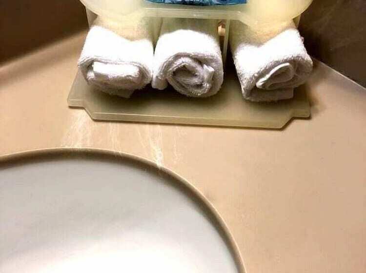 فندق Cedar Stables Inn & Suites