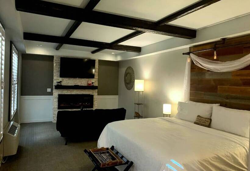 فندق Cedar Stables Inn & Suites
