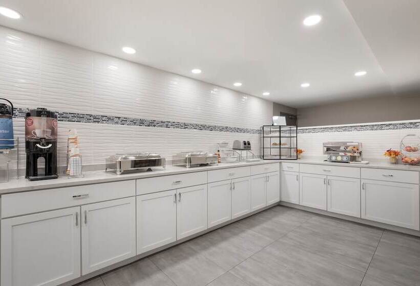 Clarion Hotel & Convention Center Joliet