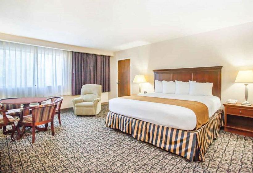 فندق Clarion Inn  Airport University